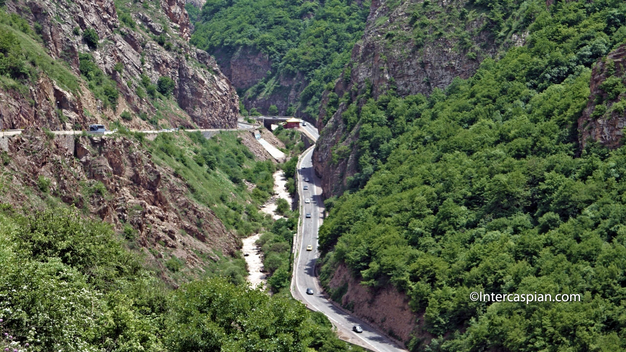 Chalus hairpin road photo