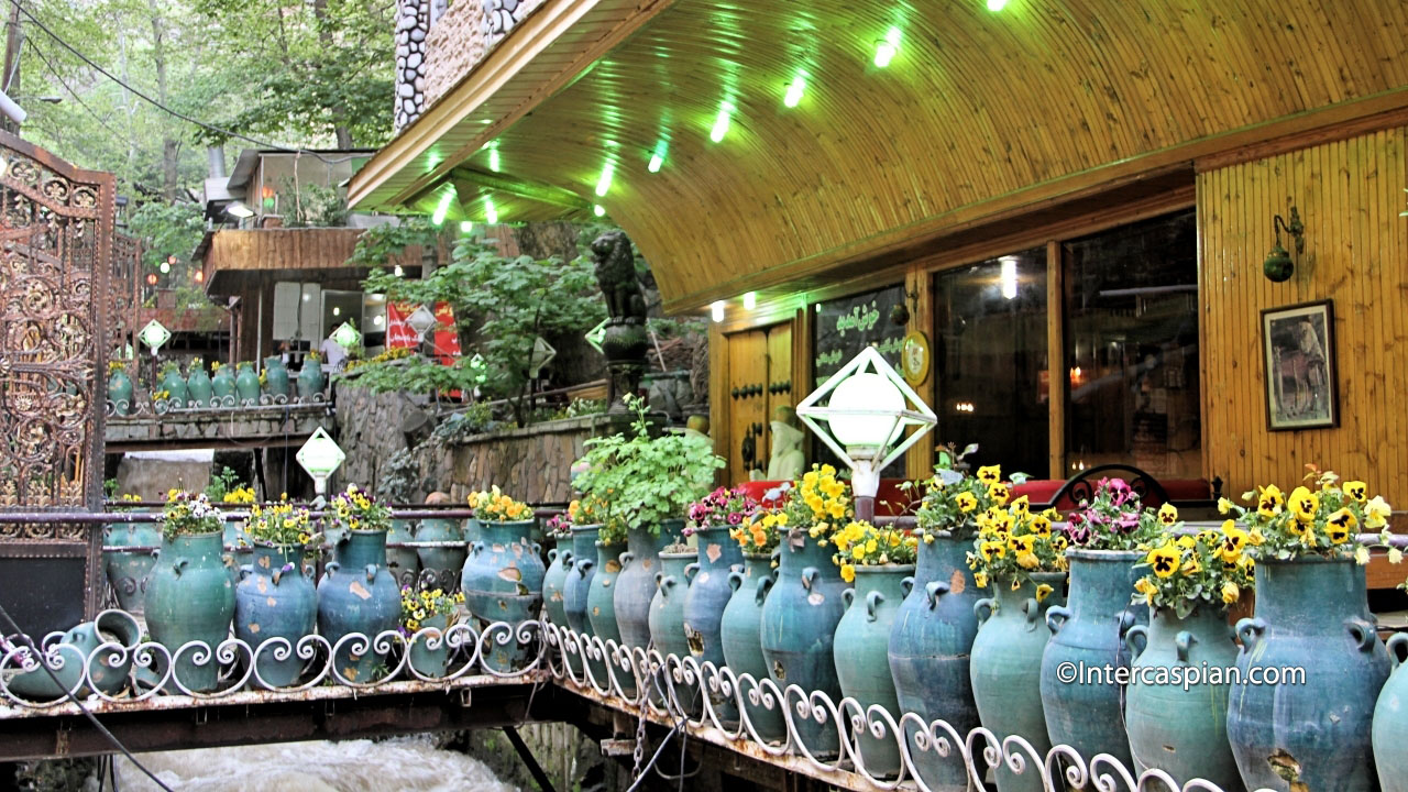 Photo d'un jardin-restaurant de Sarband, Darband, Téhéran