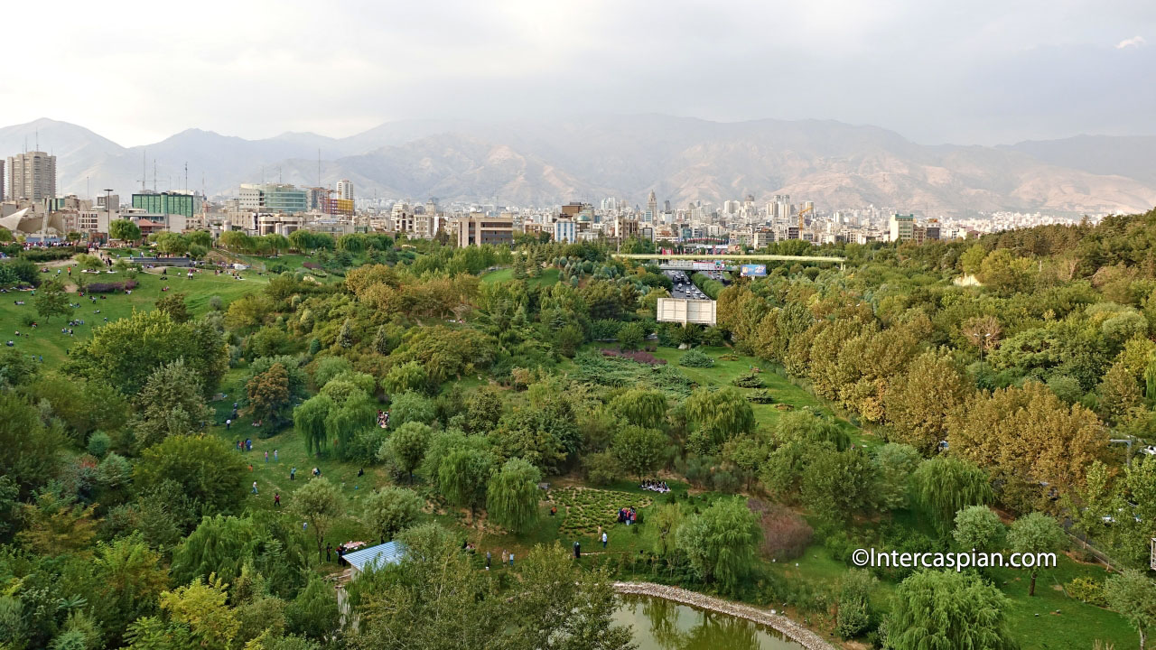 Vue panoramique de la partie nord du parc Ab-o-Atash