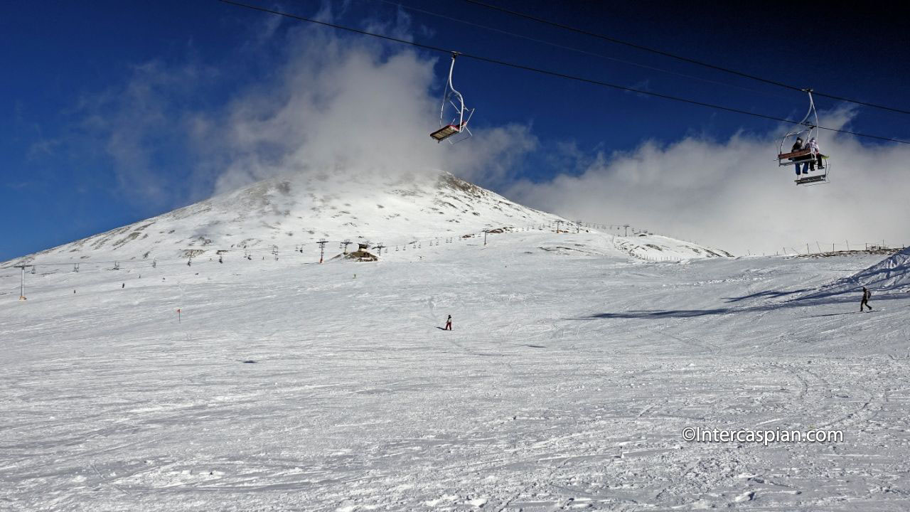 Photo of the Tochal ski resort in Tehran